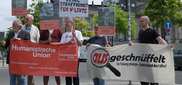 Keine Straffreiheit für V-Leute – Aktion vor dem Bundestag